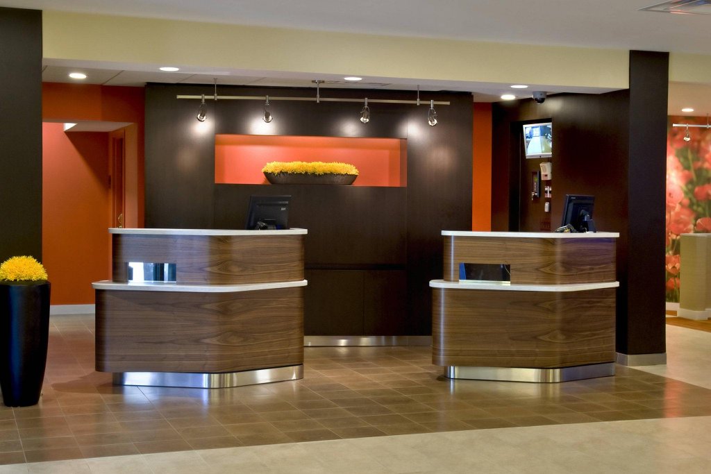 Фото Courtyard by Marriott Lincroft Red Bank