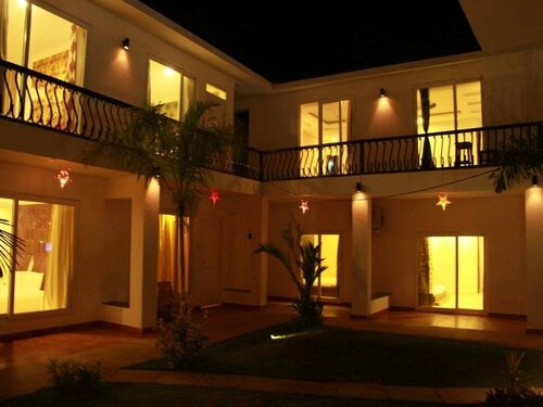 Paparazzi Resort