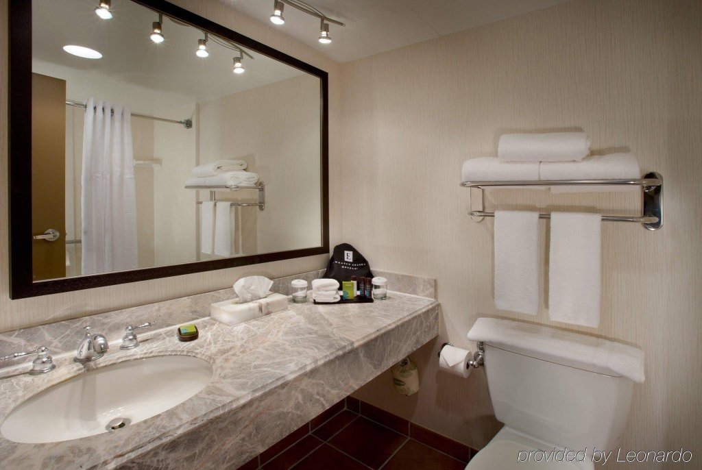 Фото Embassy Suites Indianapolis Downtown