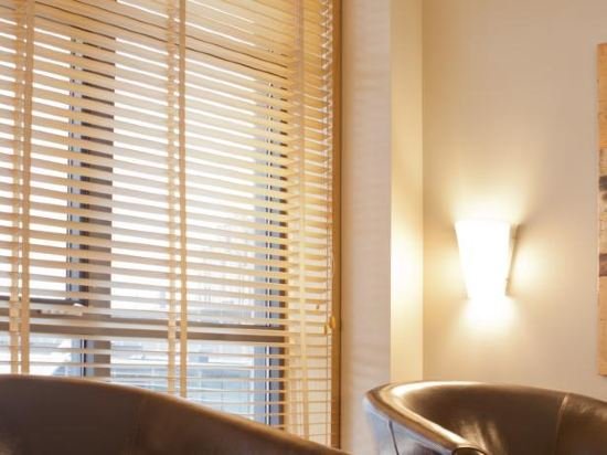 Фото Hotel Le Dauphin Montreal Centre Ville