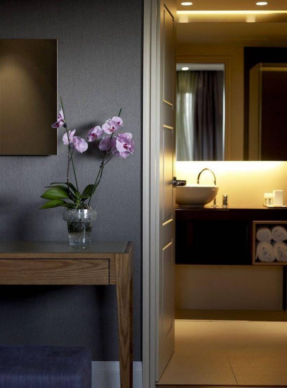 Фото The Y Hotel