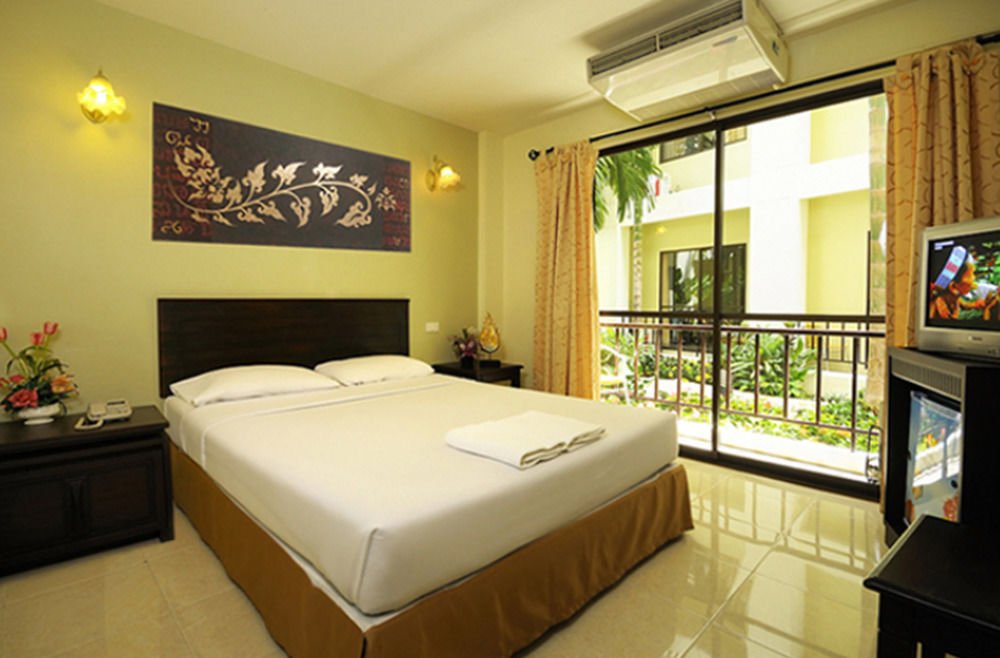 Фото Rambuttri Village Inn & Plaza