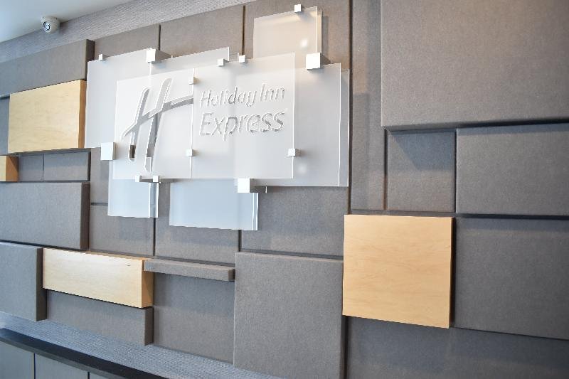 Фото Holiday Inn Express And Suites Boston South - Randolph, an Ihg Hotel