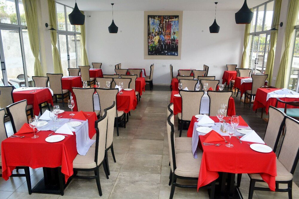 Фото The Alps Hotel