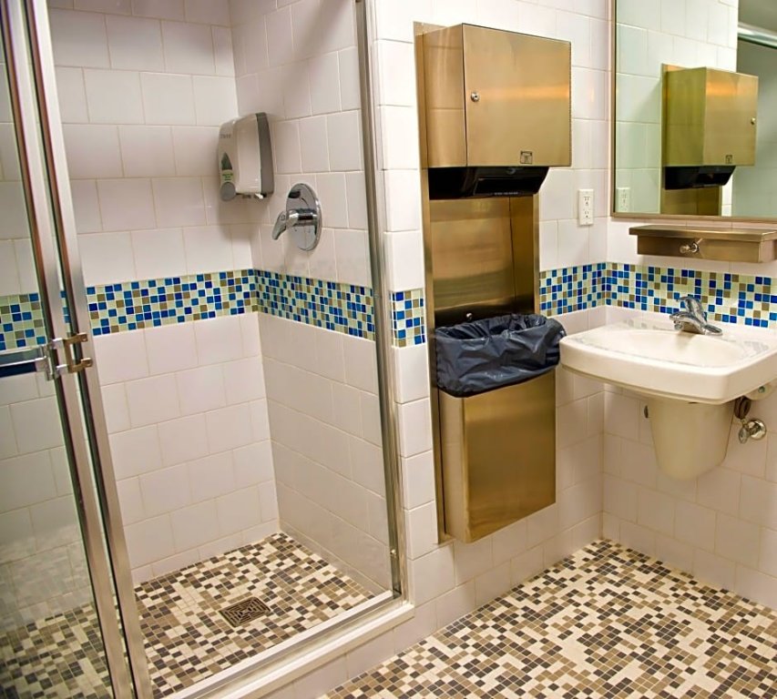 Фото Vanderbilt Ymca Hostel