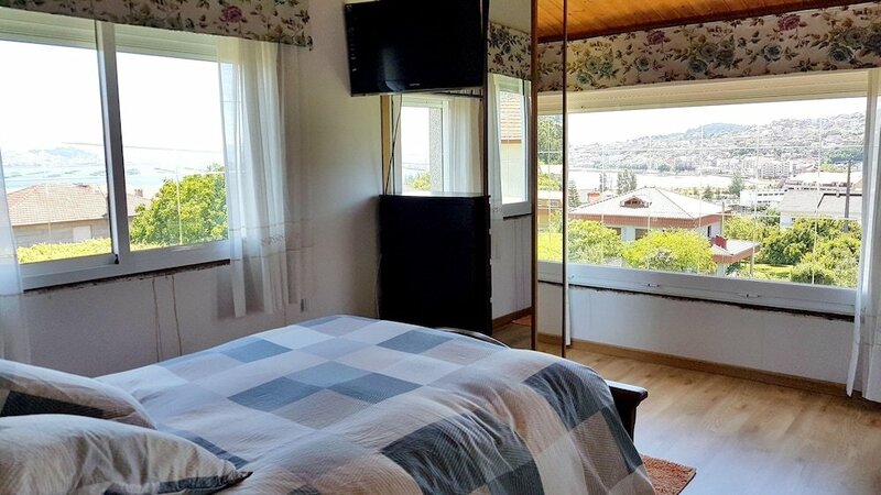 Жильё посуточно Apartment with 2 Bedrooms in Moaña, with Wonderful Sea View, Enclosed Garden And Wifi