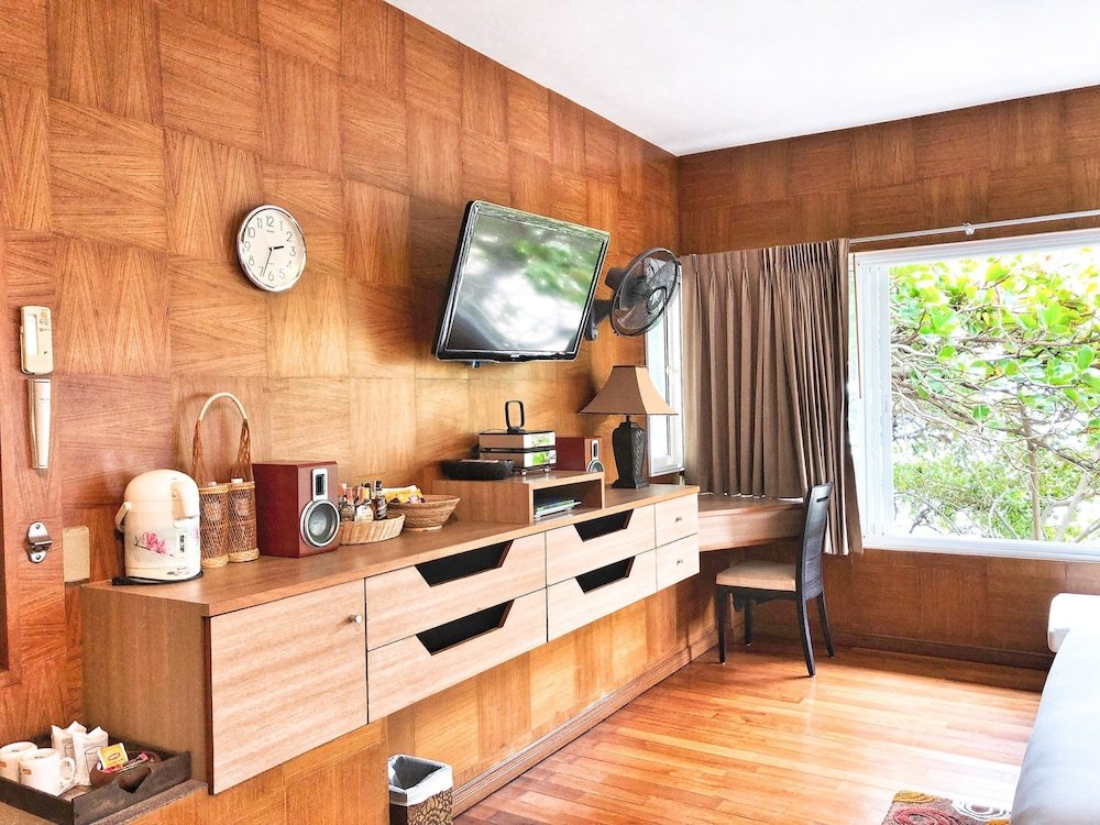 Фото Birds and Bees Resort