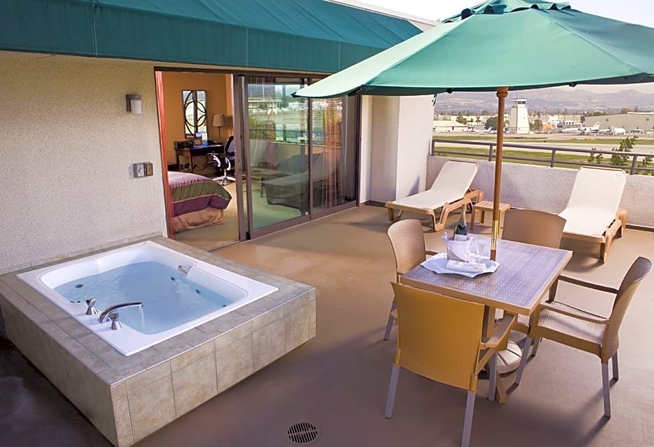 Фото Airtel Plaza Hotel