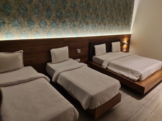 Фото The Bliss Hotel
