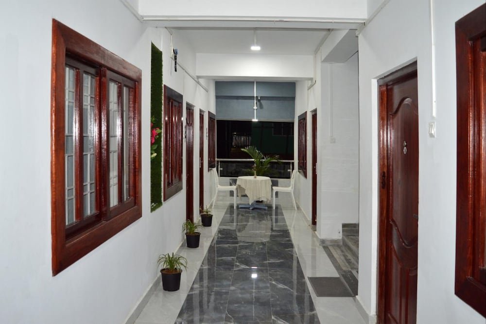 Фото Oyo 10180 Hotel Value