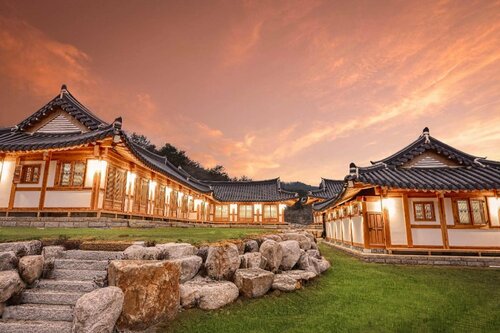 Гостиница Gyeongju Hanokhotel Chunchugwan в Кенджу