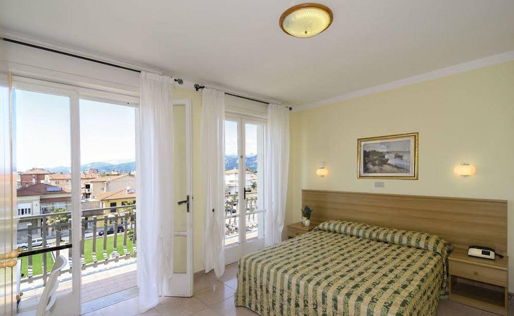 Фото Hotel Nuovo Tirreno