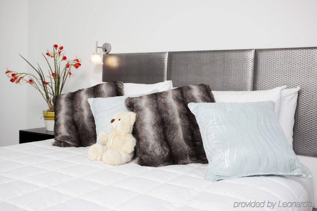 Фото Nesuto St Martins Apartment Hotel