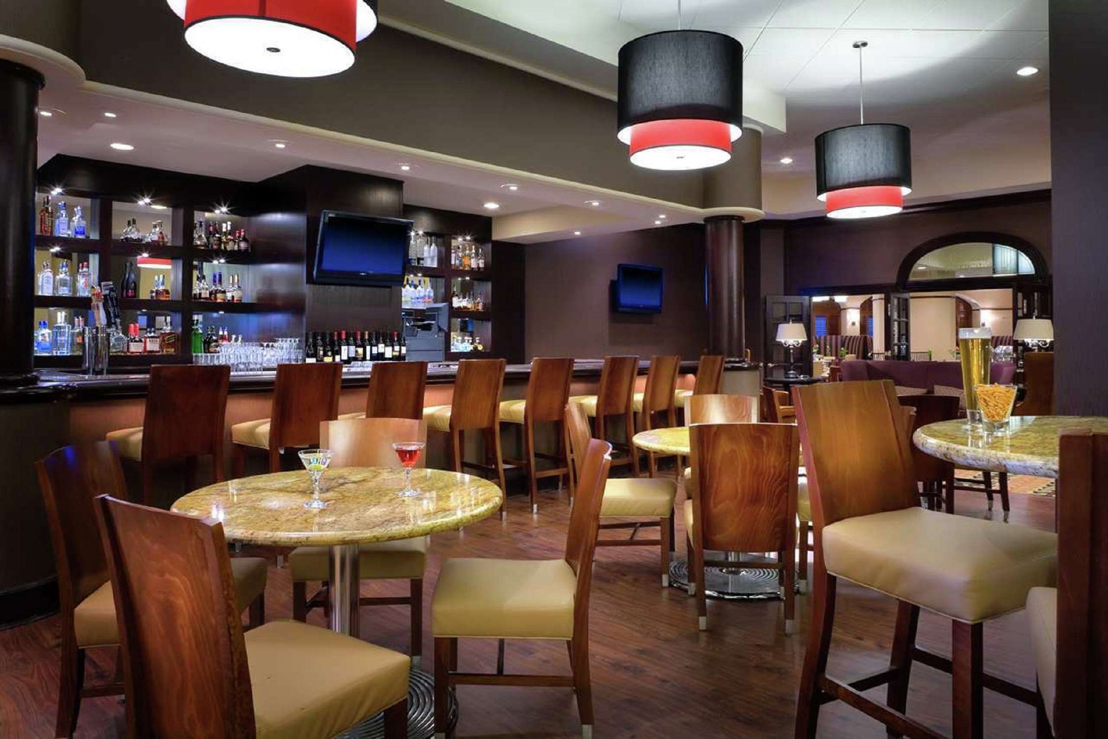 Фото DoubleTree by Hilton Hotel Modesto