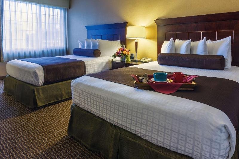 Фото Best Western Plus Carriage Inn