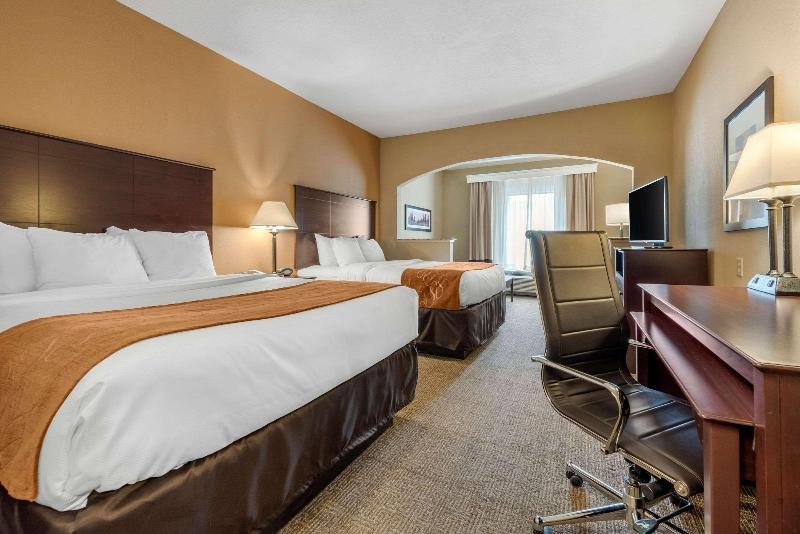 Фото Comfort Suites near Route 66
