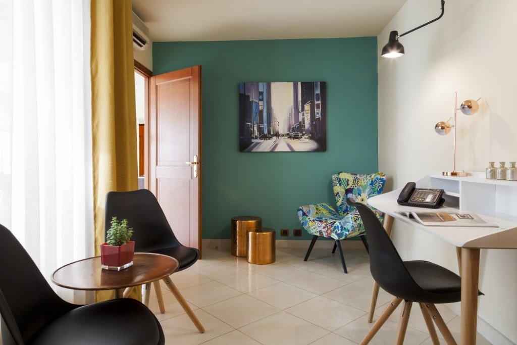 Фото Nehô Suites Cannes Croisette