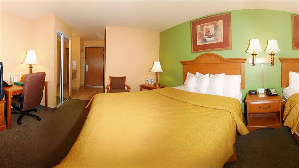 Фото Days Inn by Wyndham Suites San Antonio North/Stone Oak