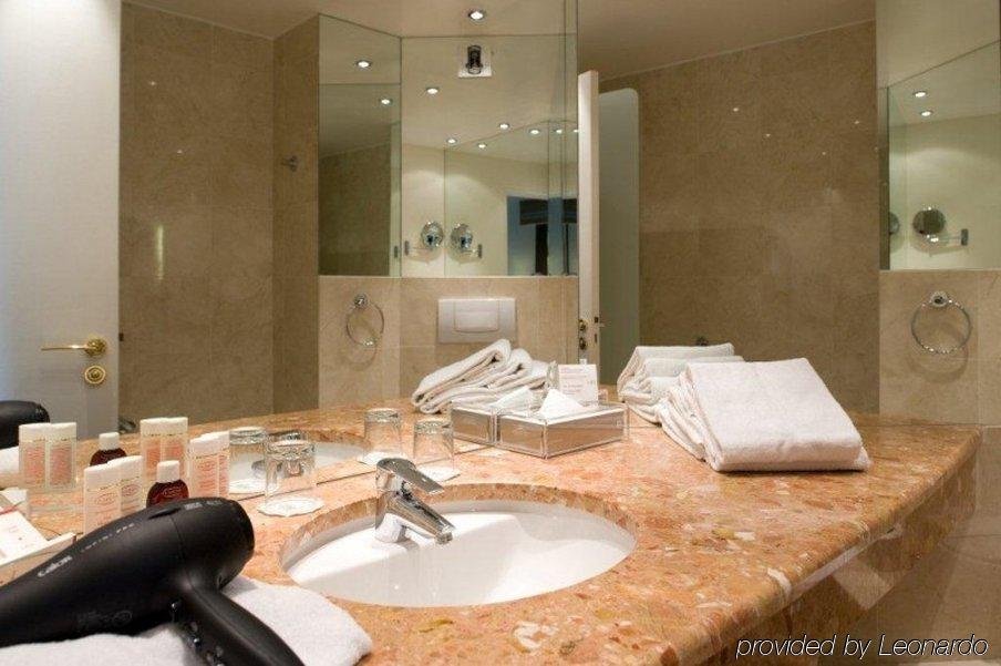 Фото Hotel Paris Neuilly