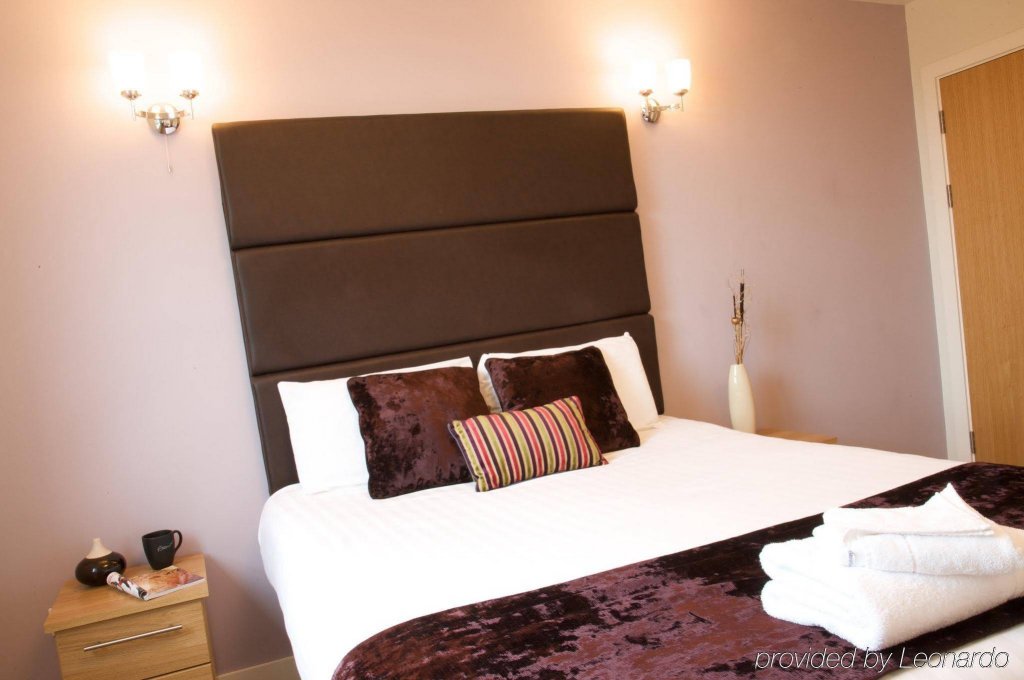 Фото Roomzzz Leeds City West