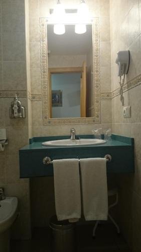 Фото Hotel Quatre Llunes