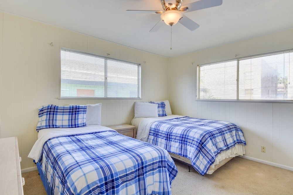 Фото Upper Deck Hotel and Bar - Adults Only