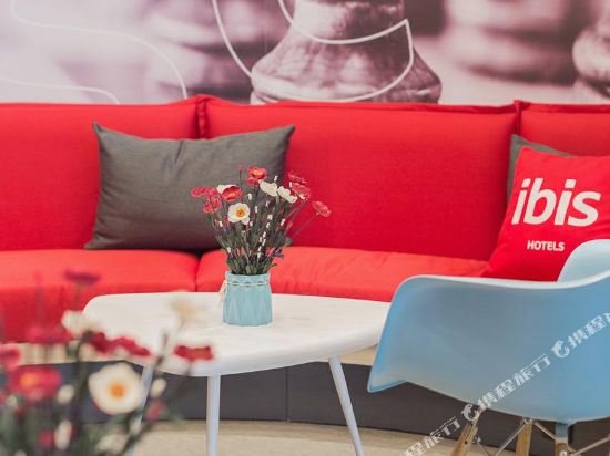 Фото Ibis Chengdu East Railway Station Hotel