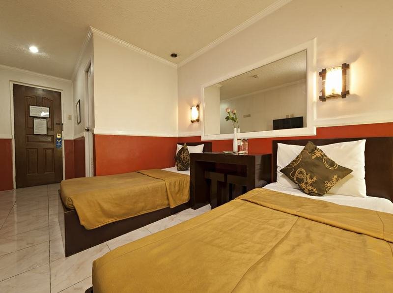 Фото Oyster Plaza Hotel