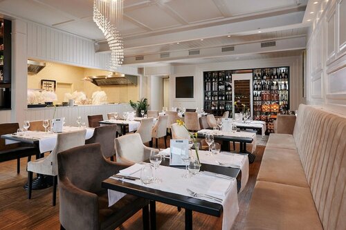 Гостиница Artis Boutique Hotel в Сомбатхее
