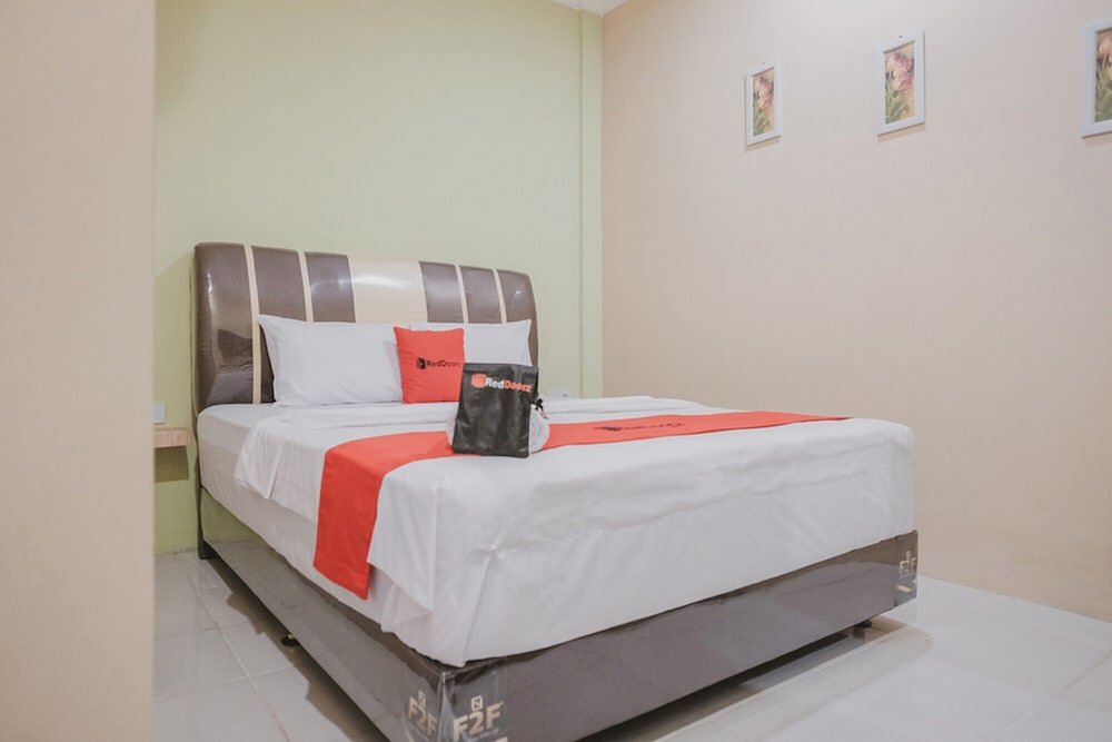 Фото Urbanview Hotel Ta Ke Jelutung Jambi