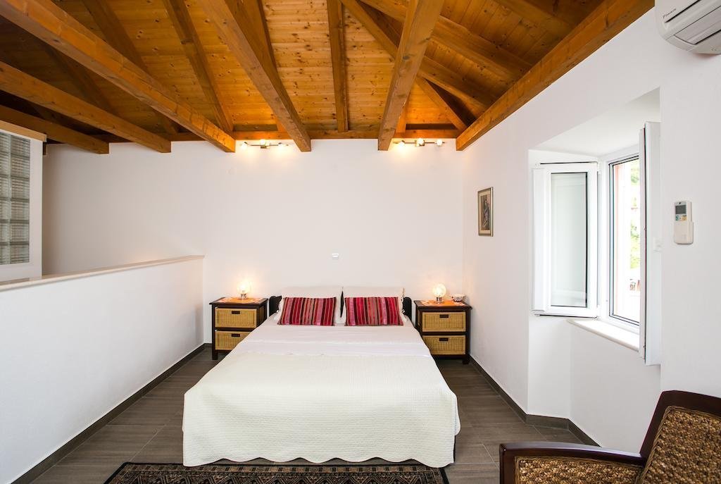 Фото Little Village House