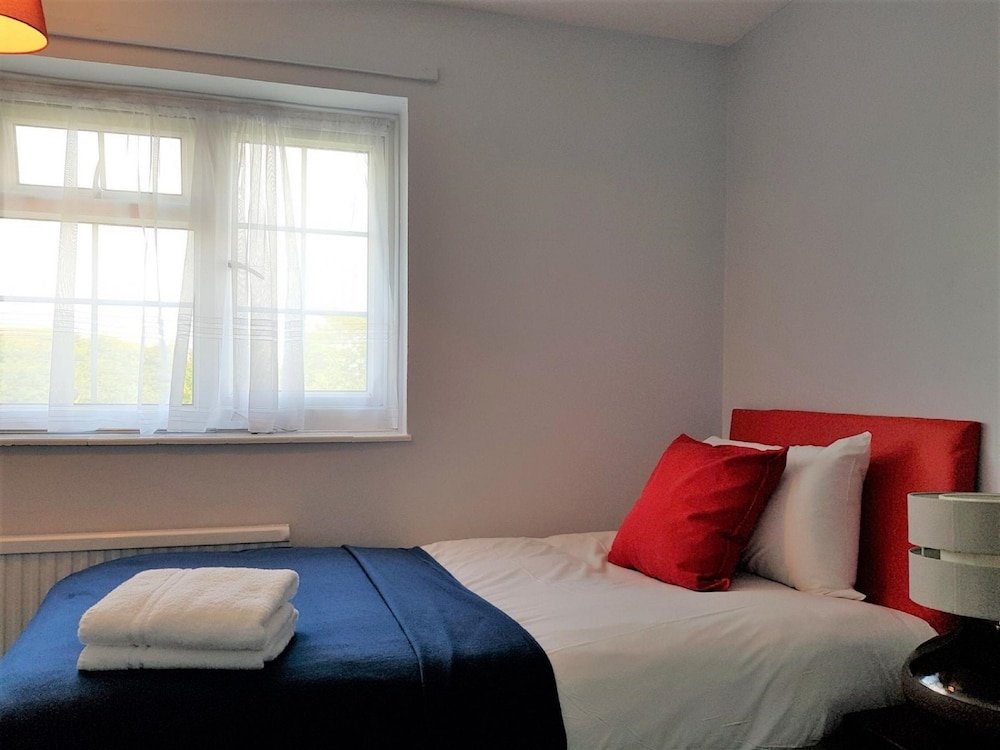 Фото Poynters House - Huku Kwetu Luton