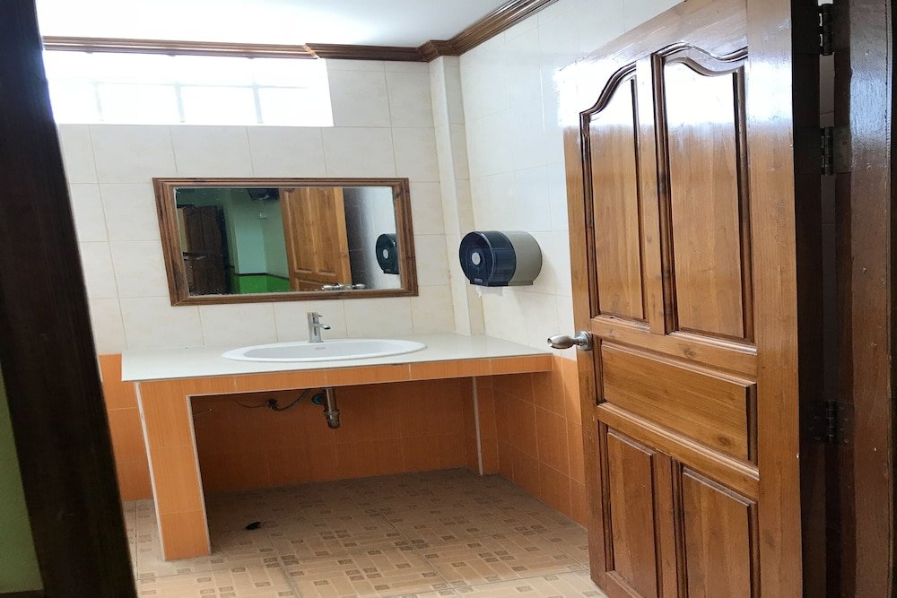 Фото Oyo 75334 Train Hotel