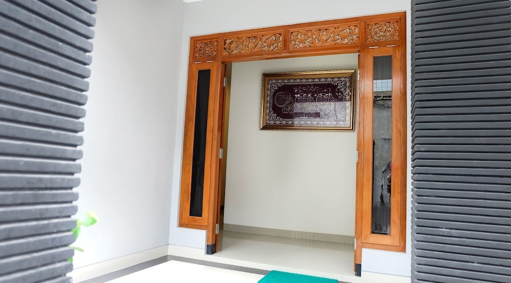 Фото Simply Homy Guest House Unit Bintaran