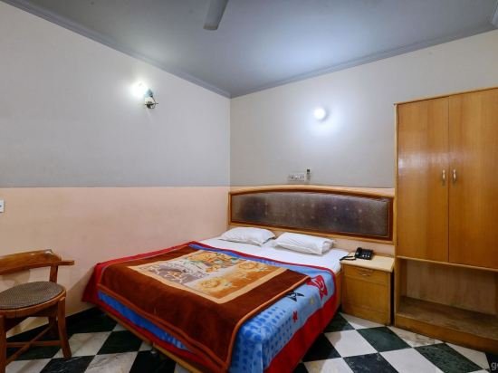 Фото Westend Holiday Home