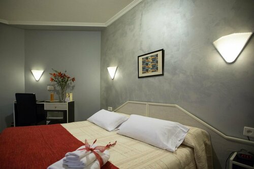 Внешний вид отеля Hostal Paris в Вальядолиде, фото 4