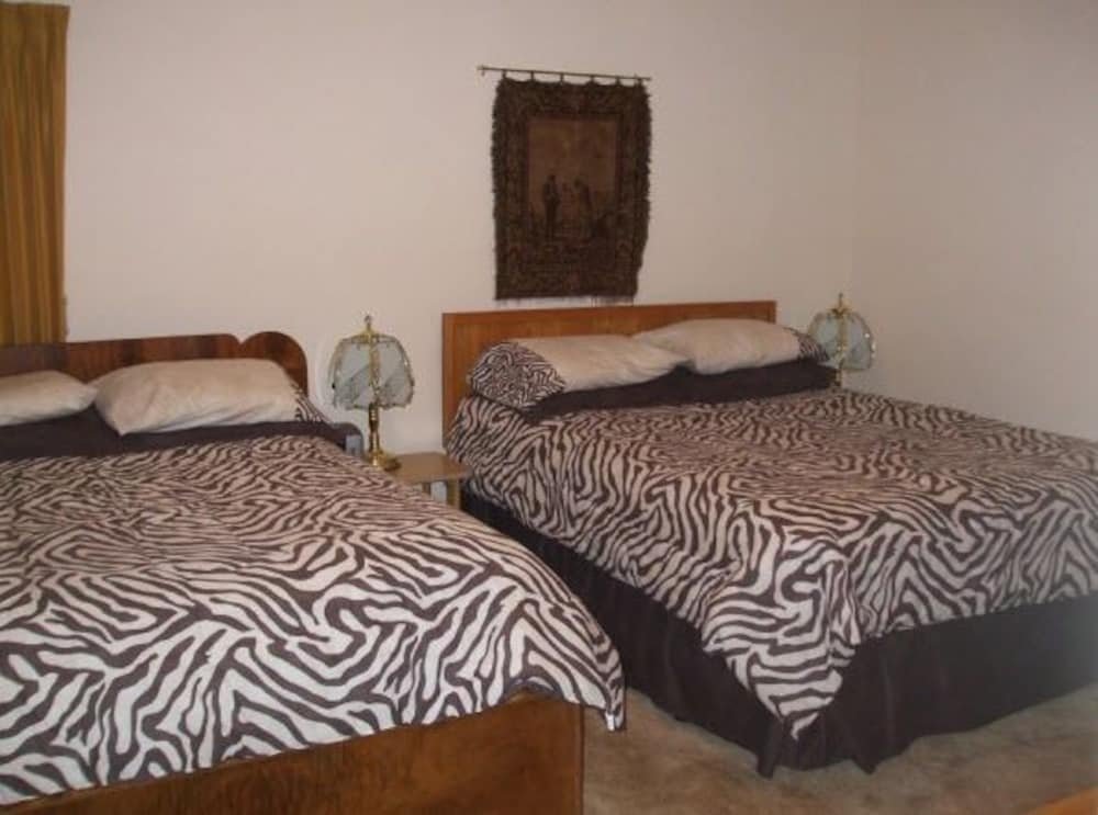 Фото Niagara Falls Cottage Rental - Craig House