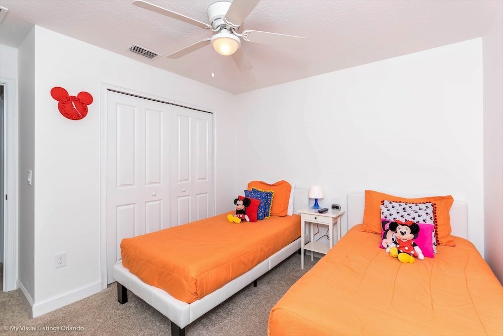 Фото 4724 Sleepy Hollow Drive