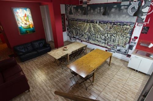 Фото Break N Bed Hostel