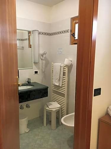 Фото Hotel Garni Enrosadira