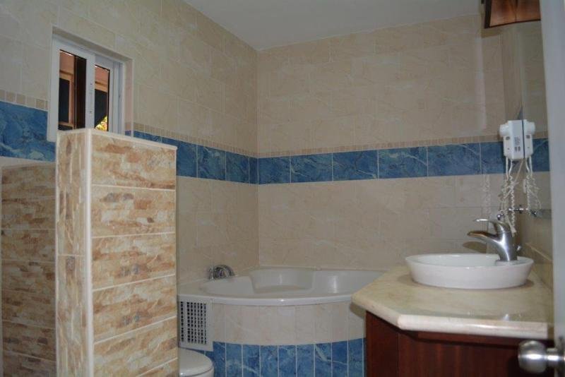 Фото New Garden Hotel