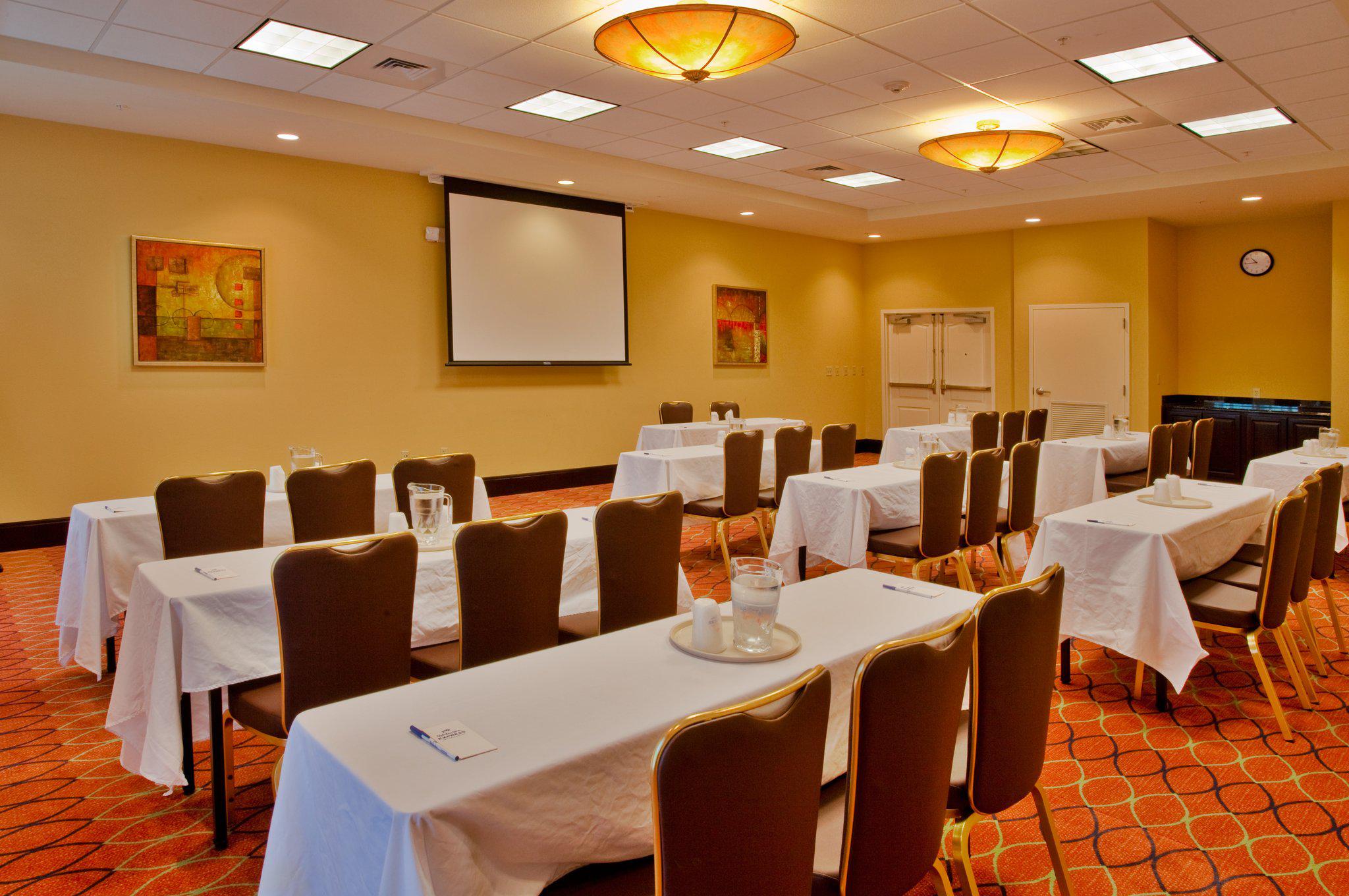 Фото Holiday Inn Express & Suites, International Drive, an Ihg Hotel