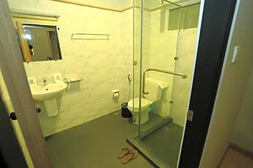 Фото Wh Hotel & Service Apartment