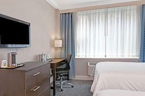 Фото Wyndham Garden Long Island City