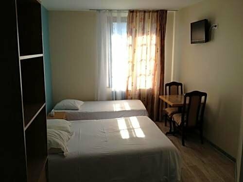 Гостиница L'Hôtel Le Bristol в Валансьене