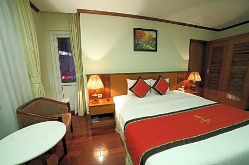 Фото Sunny Hotel 1