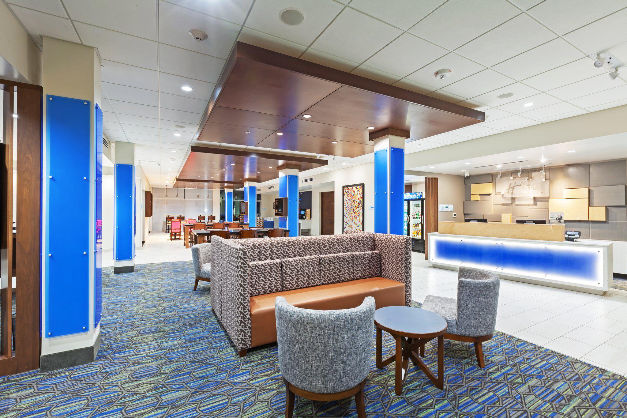 Фото Holiday Inn Express & Suites Tulsa South - Woodland Hills, an Ihg Hotel