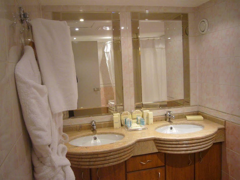 Фото Ramada by Wyndham Sofia City Center