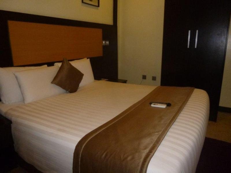 Фото Warri Wetland Hotel