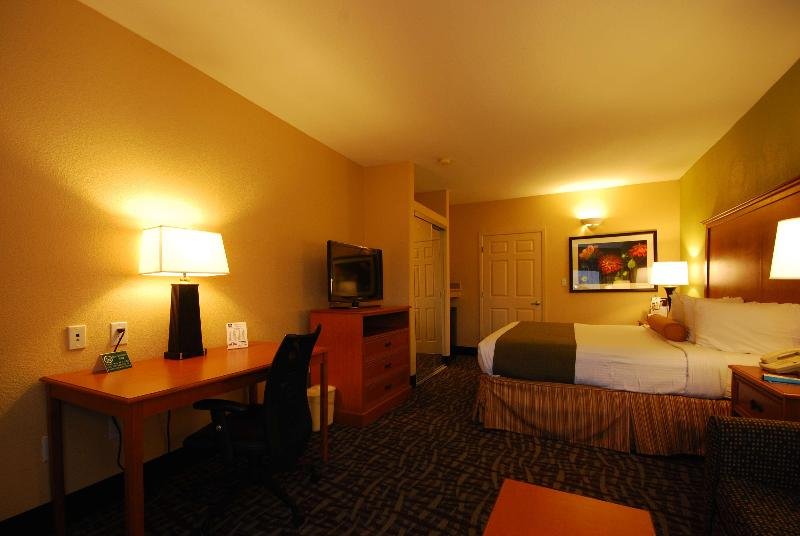 Фото Best Western Plus Emerald Inn & Suites